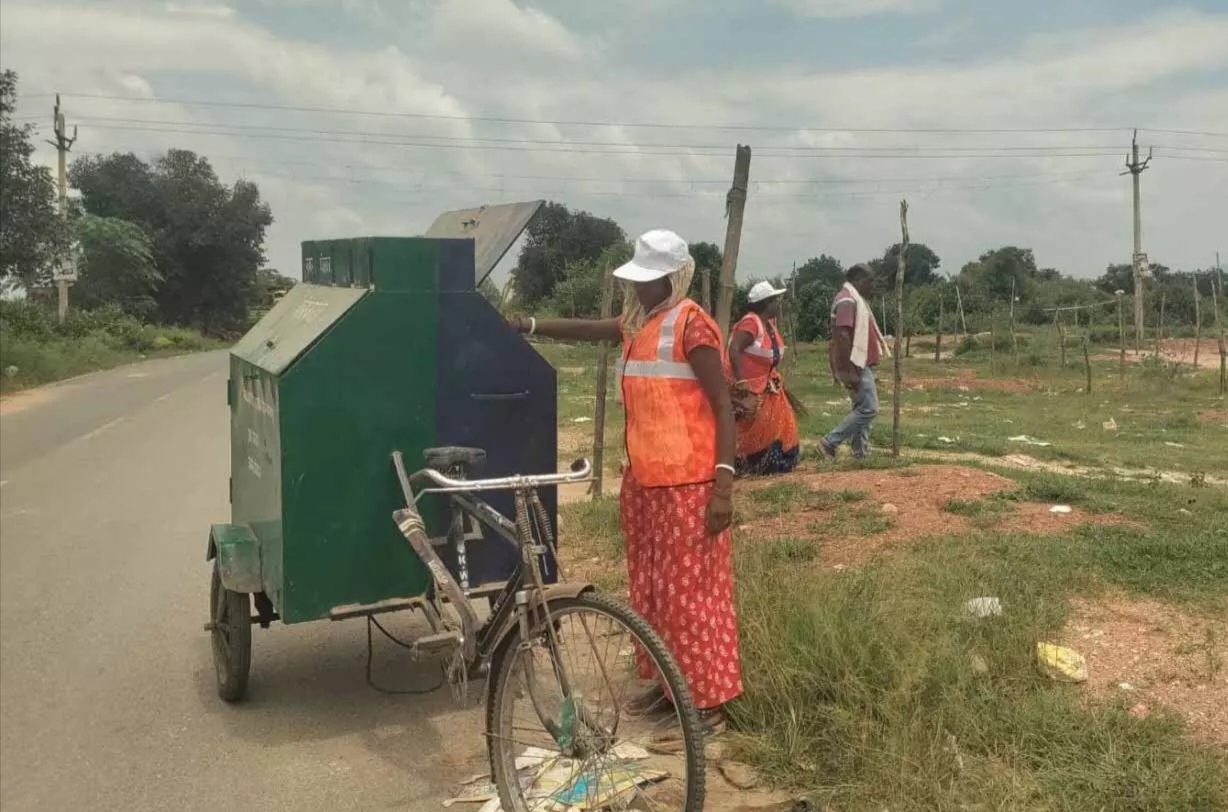 स्वच्छता के संग सशक्तिकरण, दीदियां संभाल रही गांव-शहर में स्वच्छता की जिम्मेदारी
