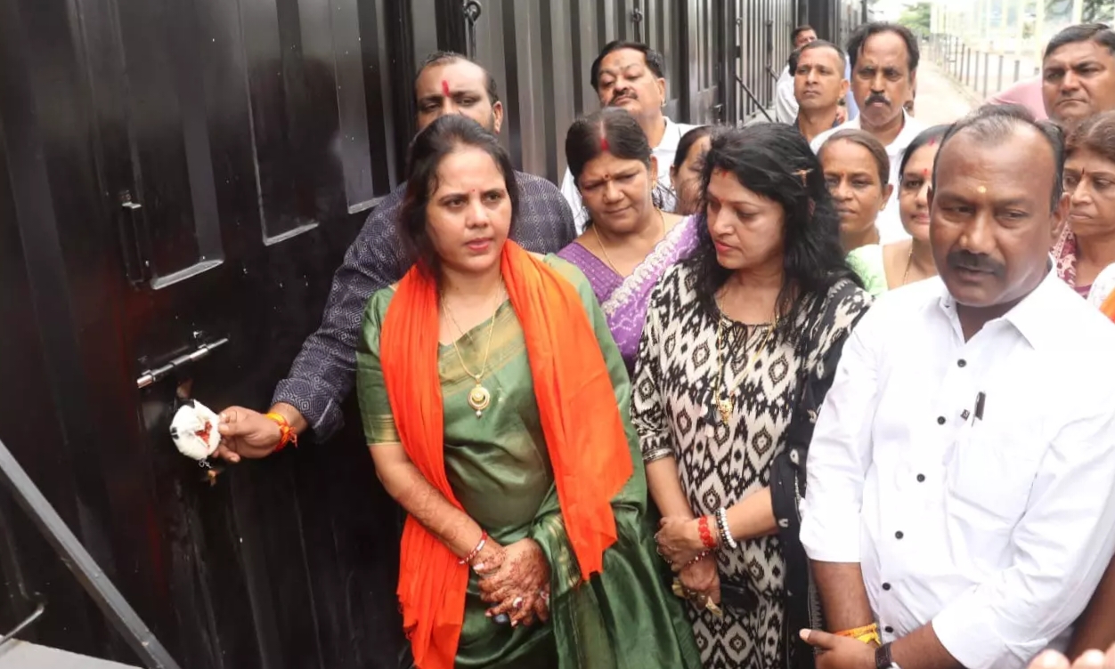 महापौर मीनल चौबे ने बूढ़ा तालाब चौपाटी का निरीक्षण कर, बिना अनुमति खुली दुकानों को करवाया सील&hellip;