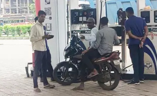 नो हेलमेट-नो पेट्रोल अभियान का नहीं दिख रहा असर