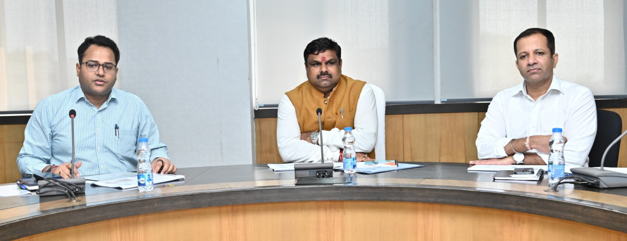 स्कूल शिक्षा मंत्री गजेन्द्र यादव ने अधिकारियों को दिए निर्देश, कहा- हाईस्कूल और हायर सेकेण्डरी के परिणाम सुधार के लिए करें ठोस प्रयास