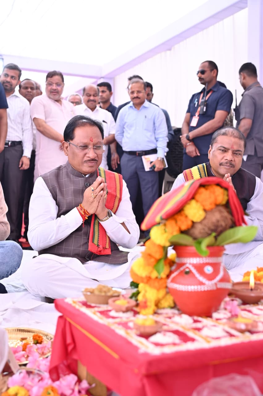 मुख्यमंत्री ने नवा रायपुर में संयुक्त पावर कंपनीज मुख्यालय भवन की रखी आधारशिला, एक पेड़ माँ के नाम अभियान में किया वृक्षारोपण