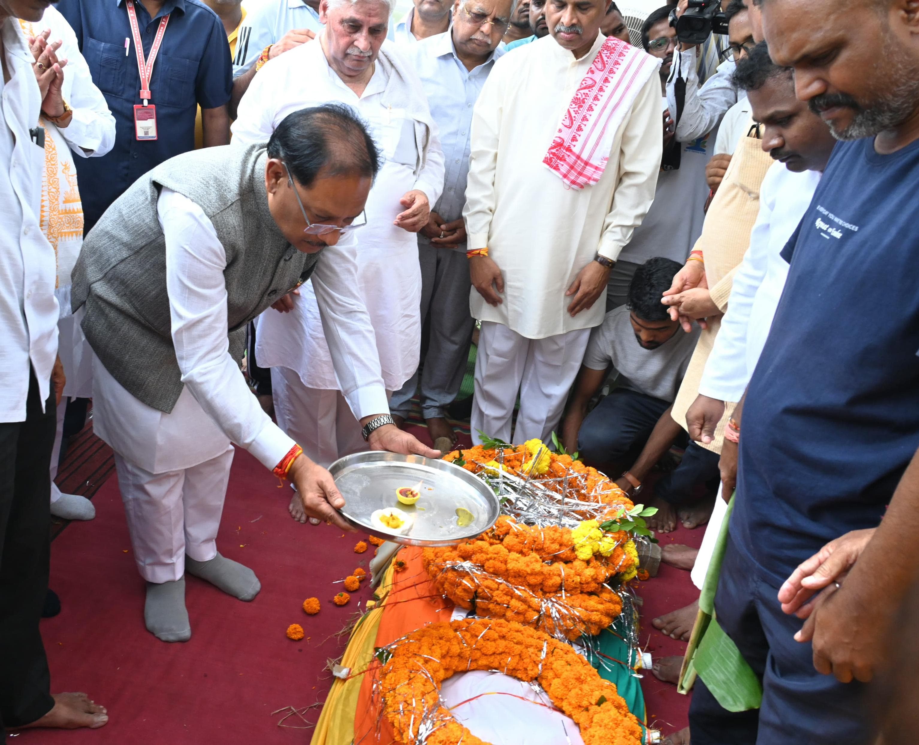 मुख्यमंत्री साय ने पूर्व प्रांत प्रचारक शांताराम को दी श्रद्धांजलि