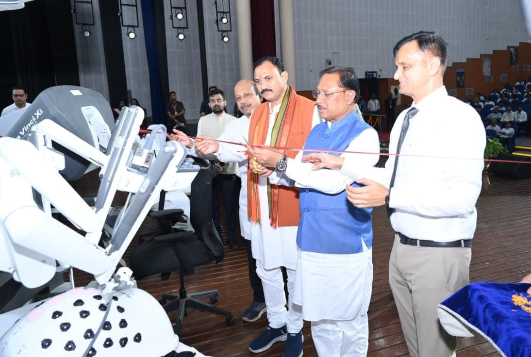 एम्स रायपुर में &lsquo;देव हस्त&rsquo; रोबोटिक सर्जिकल सिस्टम का मुख्यमंत्री ने किया शुभारंभ