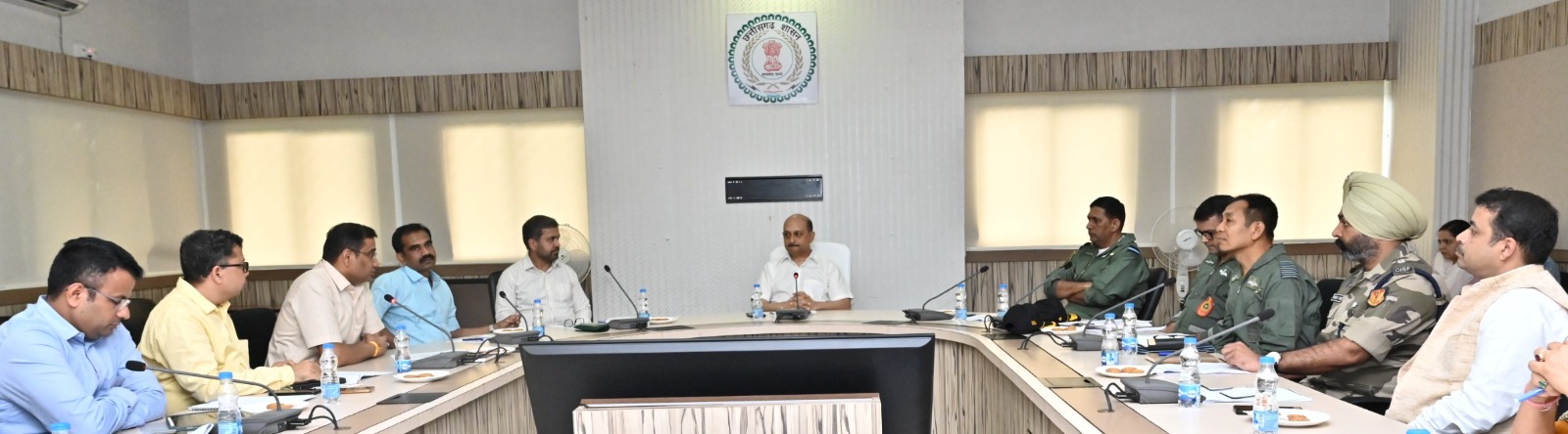 राज्योत्सव पर वायु सेना का होगा शौर्य प्रदर्शन, अपर मुख्य सचिव सुब्रत साहू ने ली अधिकारियों की बैठक