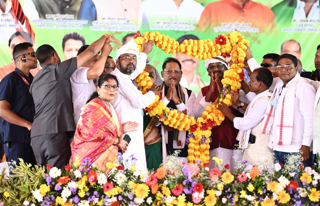 नरहरपुर में आयोजित ठाकुर जोहारनी कार्यक्रम में शामिल हुए मुख्यमंत्री: क्षेत्रवासियों को दी विभिन्न सौगात