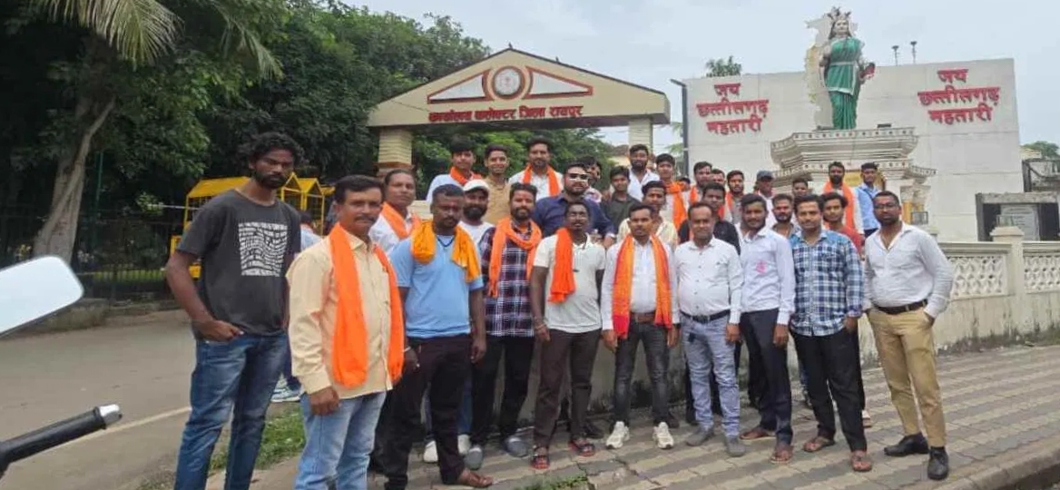 गरबा कार्यक्रमों में अश्लीलता रोकने बजरंग दल एक्टिव, रायपुर कलेक्टर से मुलाकात कर सौंपा ज्ञापन