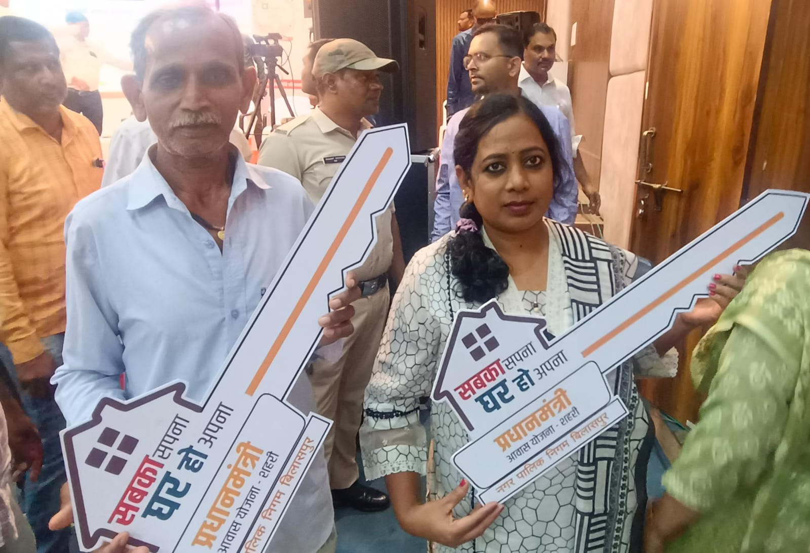 पक्का आशियाना मिलने से खिले चेहरे, भवन अनुज्ञा और वय वंदन कार्ड सहित कई योजनाओं का लाभ