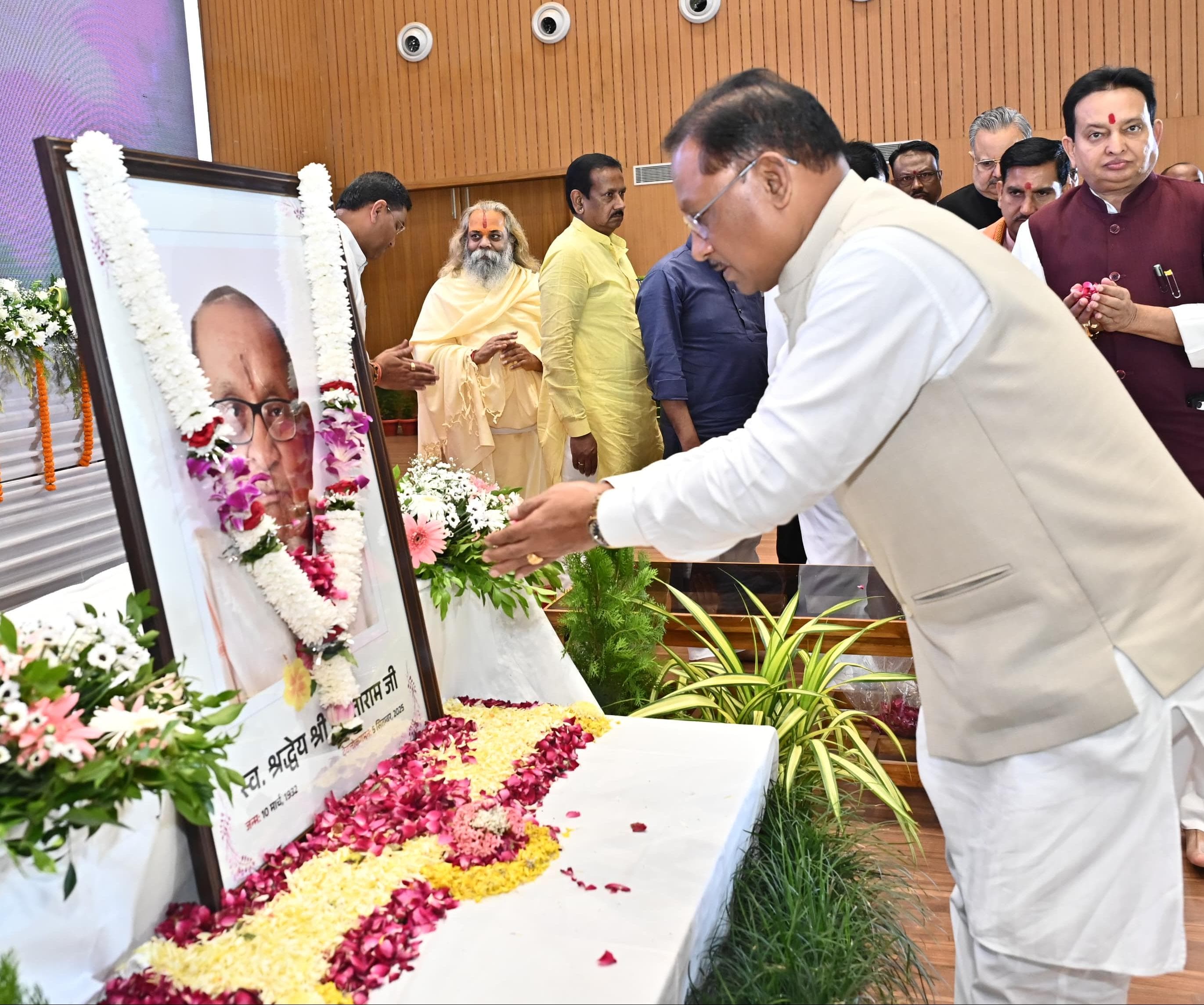 मुख्यमंत्री विष्णुदेव साय ने शांताराम सर्राफ को अर्पित की श्रद्धांजलि