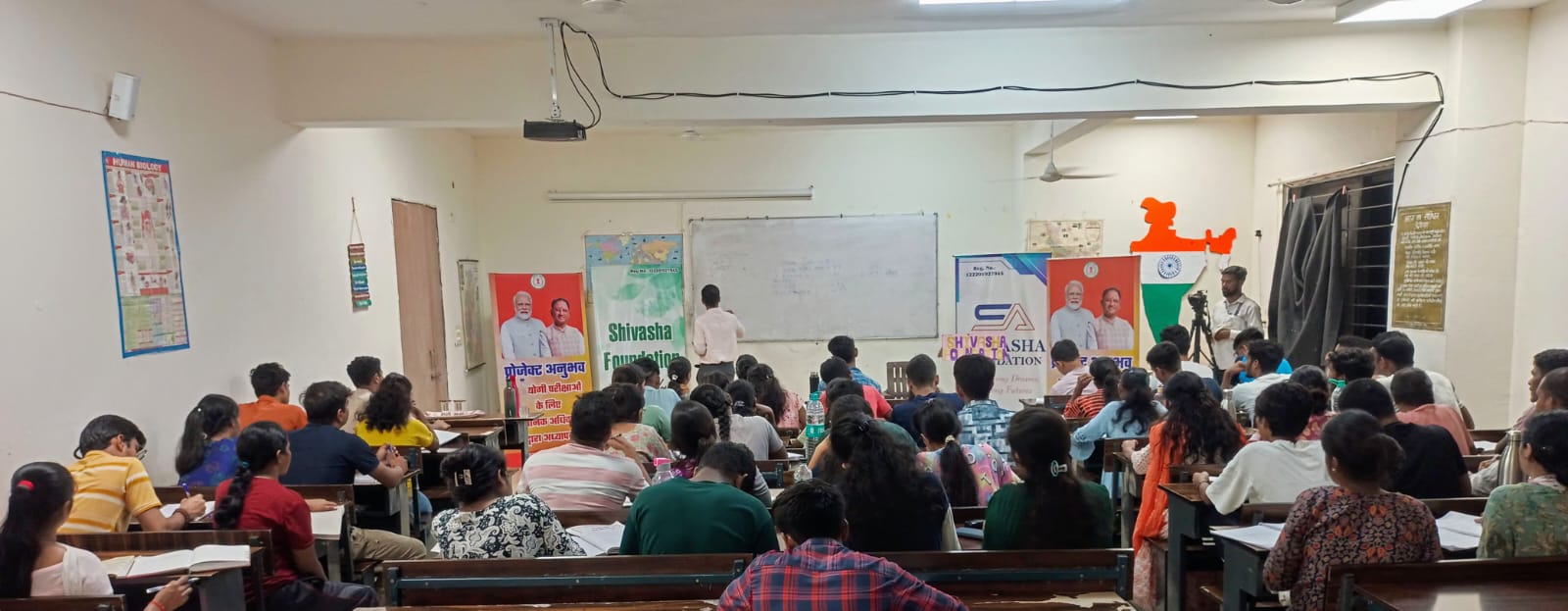 प्रतियोगी परीक्षार्थियों के लिए संजीवनी बन रहा प्रोजेक्ट "अनुभव", जिला पंचायत सीईओ ने साझा किए प्रशासनिक अनुभव, युवाओं को दिए सफलता के मंत्र