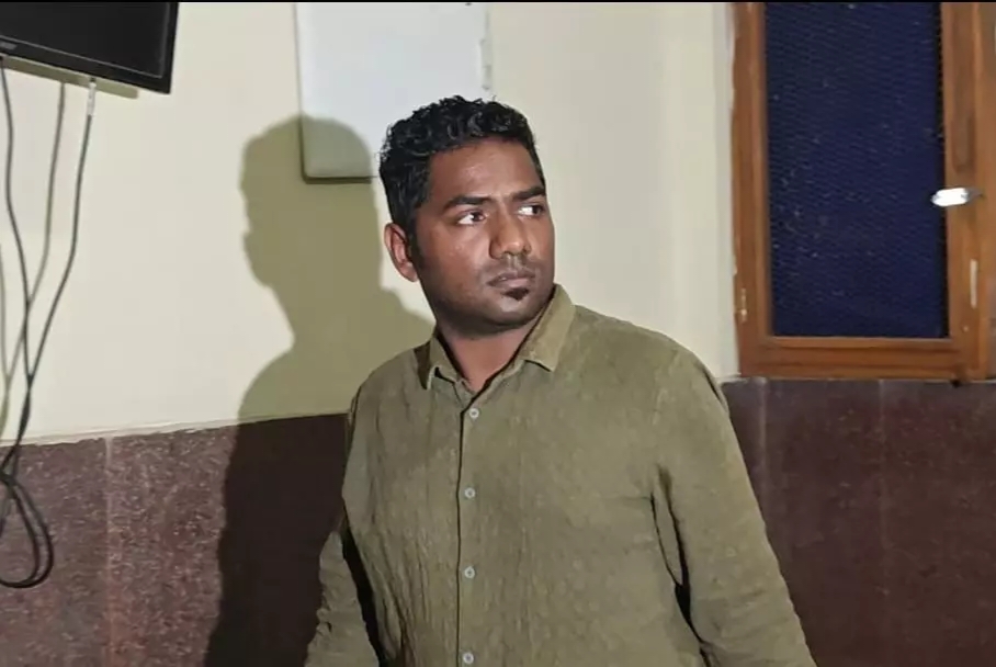 EOW की बड़ी कार्रवाई : सौम्या चौरसिया के निज सचिव को किया गिरफ्तार