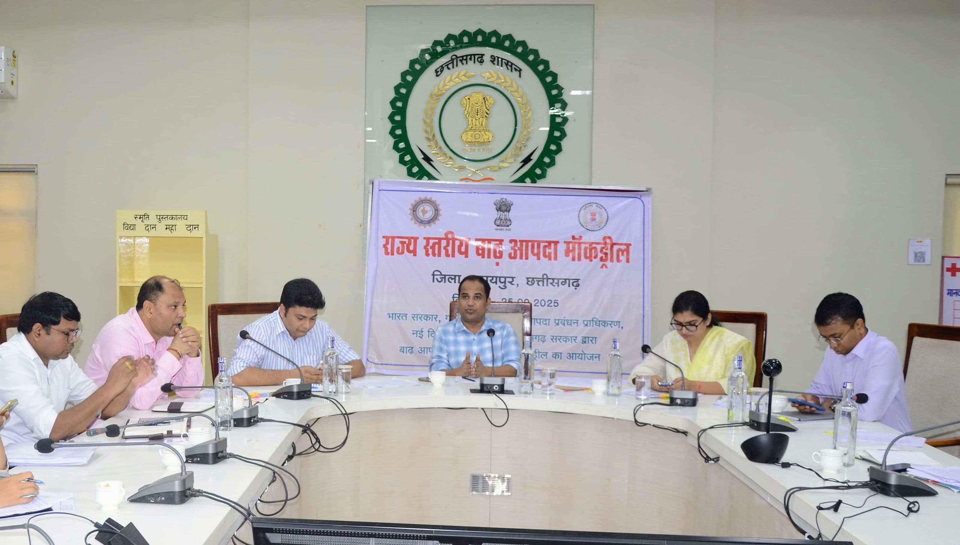 कलेक्टर की अध्यक्षता में रेडक्रॉस सभाकक्ष में आयोजित समय-सीमा की बैठक हुई संपन्न 