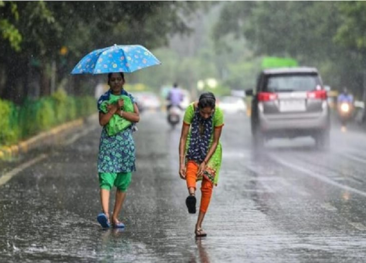छत्तीसगढ़ में बदला मौसम का मिजाज, राजधानी में सुबह से हो रही झमाझम बारिश