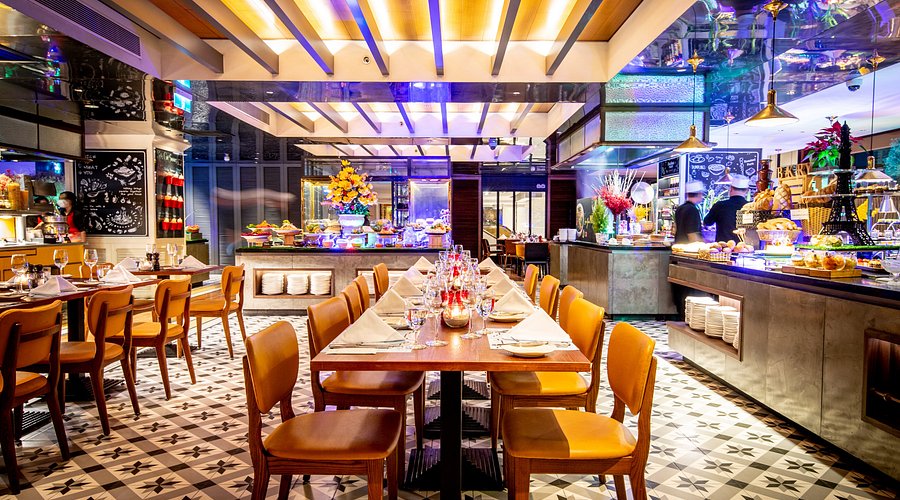 राजधानी के 7 बारों पर जिला प्रशासन की सख्ती, लाइसेंस सस्पेंड, नियमों का उल्लंघन करने वालों पर जारी रहेगी कार्रवाई