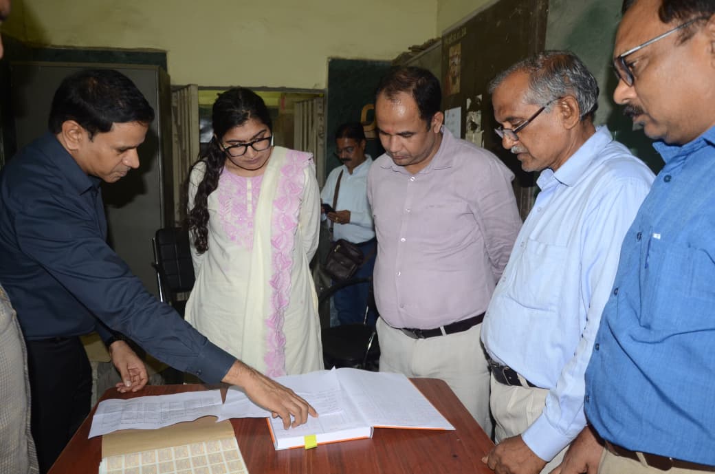 कलेक्टर ने किया जिला कोषालय का निरीक्षण, मॉक ड्रिल से परखी गई अग्नि सुरक्षा की तैयारियां