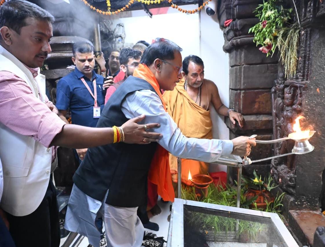 मुख्यमंत्री विष्णु देव साय ने रतनपुर महामाया मंदिर में नवरात्रि पर की पूजा अर्चना