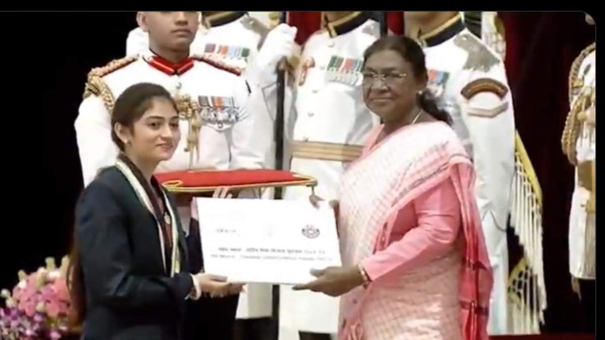 छत्तीसगढ़ की बेटी, देश का गौरव : राष्ट्रपति द्रौपदी मुर्मू के हाथों लखनी साहू को मिला MY Bharat NSS राष्ट्रीय पुरस्कार, सीएम साय ने दी शुभकामनाएं
