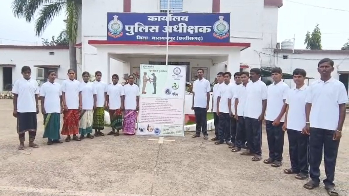 7 महिला समेत 16 माओवादियों ने किया आत्मसमर्पण