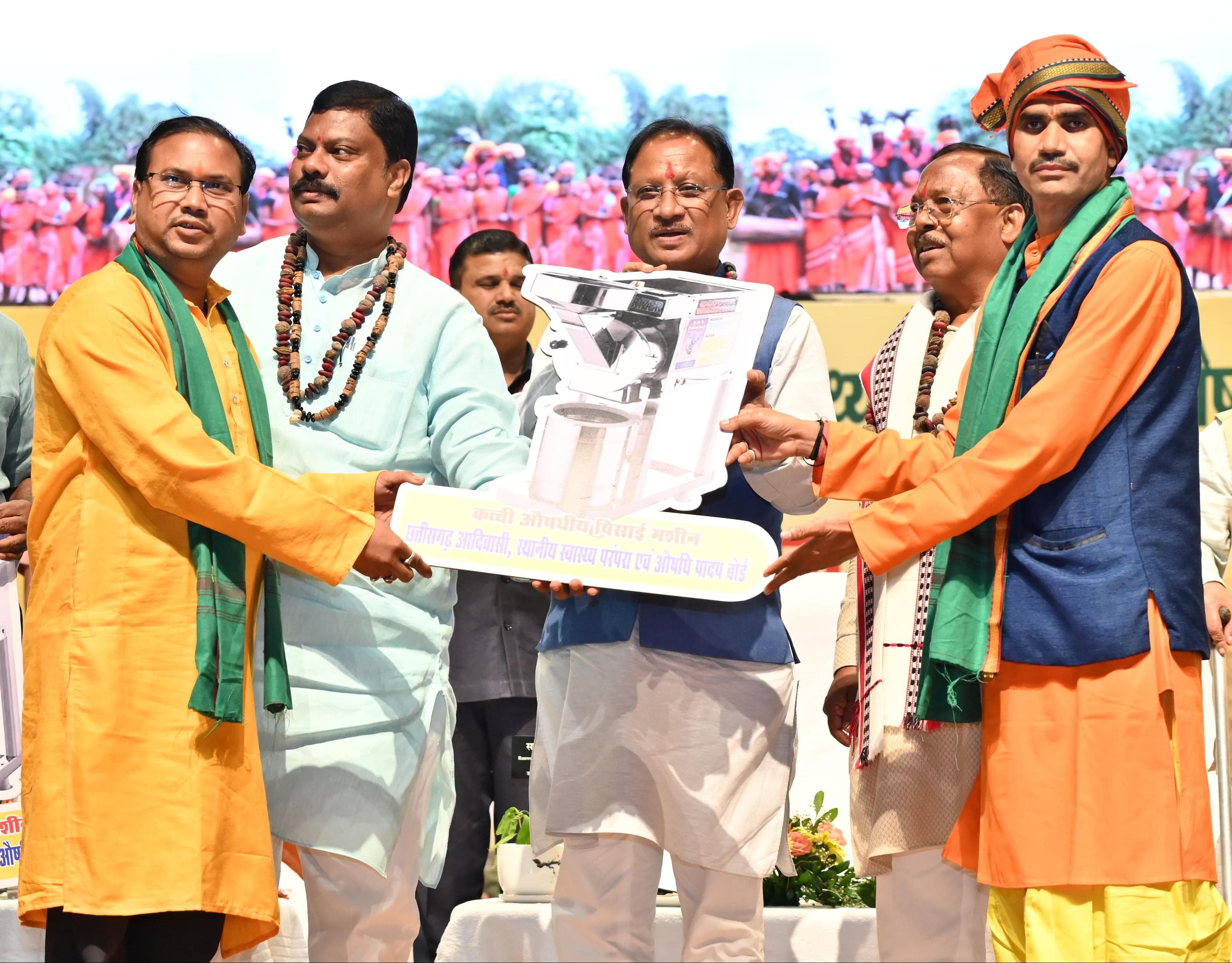 मुख्यमंत्री विष्णुदेव साय राज्य स्तरीय परंपरागत वैद्य सम्मेलन में हुए शामिल