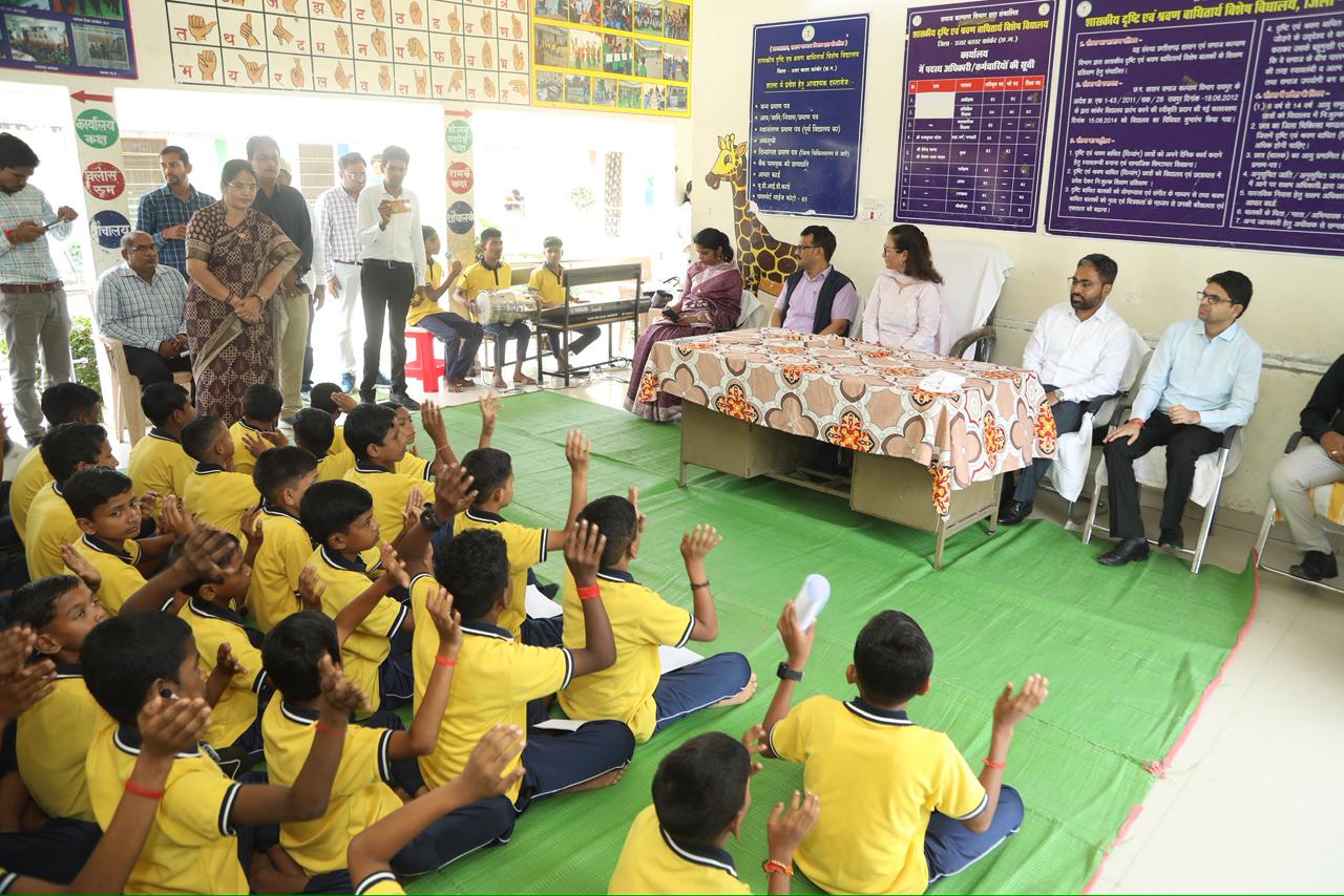 केन्द्र सरकार की अतिरिक्त सचिव पहुंची कांकेर: मावा मोदोल एवं श्रवण बाधितार्थ विद्यालय का किया निरीक्षण
