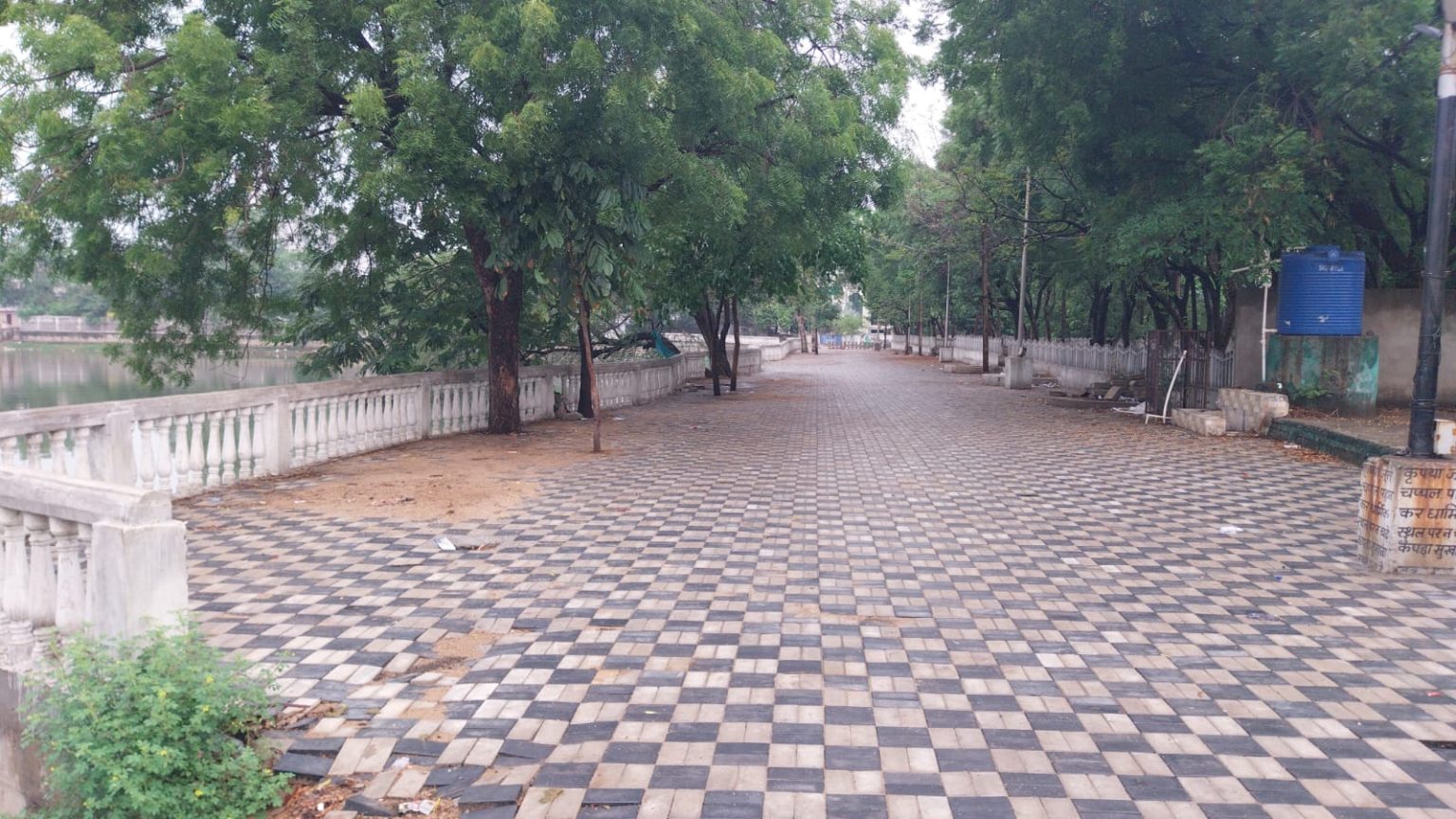 वेटलैंड अथॉरिटी ने कर्बला तालाब में नियम विरुद्ध निर्माण कार्यों पर तत्काल रोक लगाई