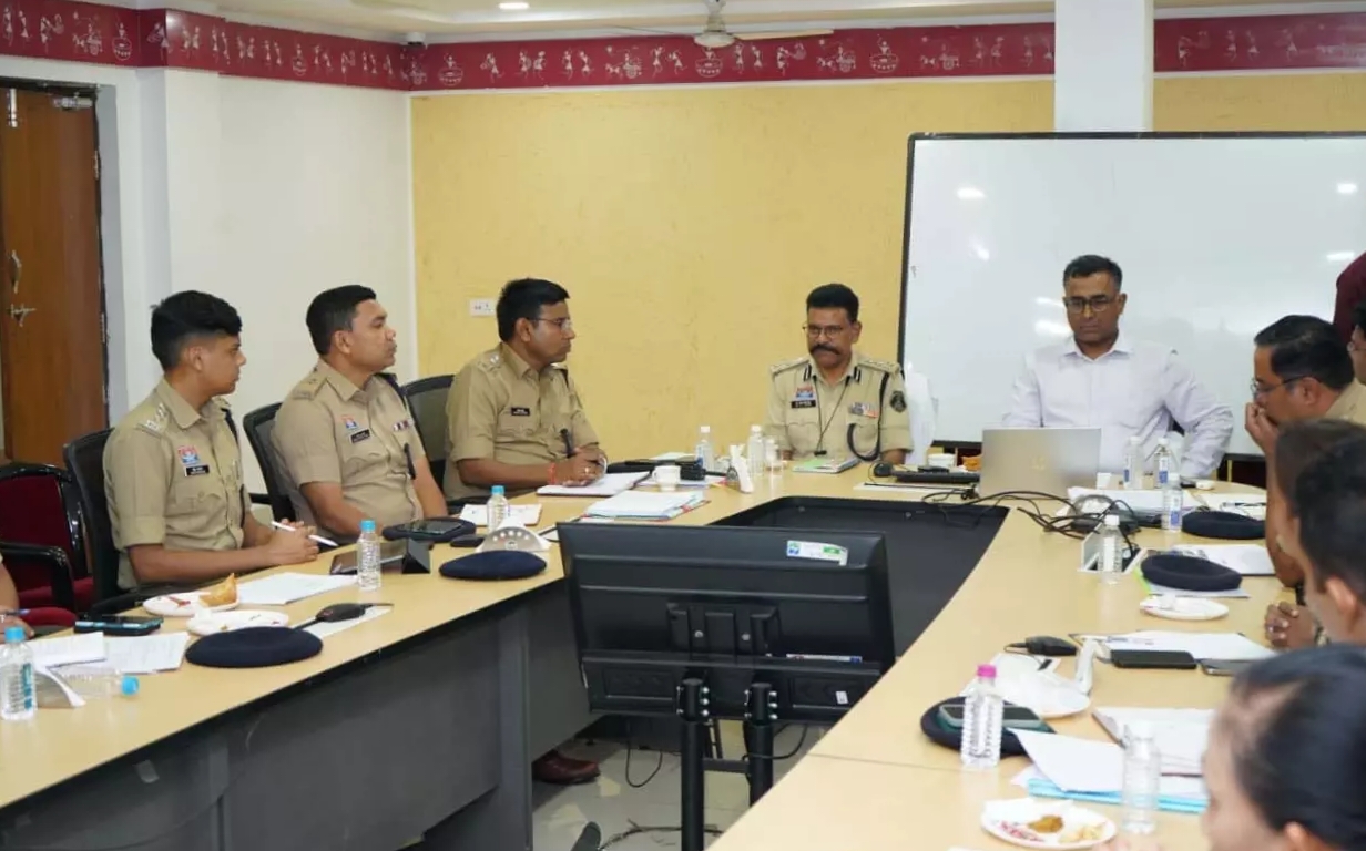 रायपुर पुलिस ने त्योहारी सीजन को लेकर बढ़ाई सुरक्षा, ट्रैफिक और अपराध नियंत्रण की तैयारी