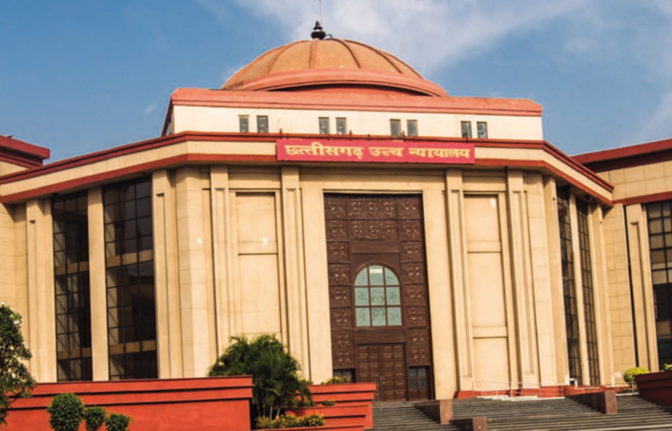 मंत्री के निज सचिव ने सड़क पर पत्नी का मनाया बर्थडे, हाईकोर्ट ने लिया संज्ञान