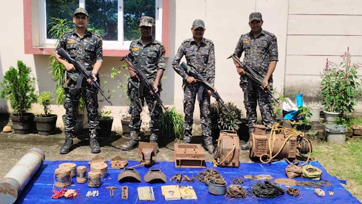 नक्सलियों की बंदूक फैक्ट्री का भंडाफोड़, विस्फोटक के साथ हथियार बनाने के सामान किए बरामद&hellip;