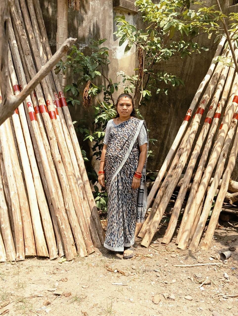 सेंट्रिंग प्लेट्स से मिला सपनों को सहारा : रश्मि अब 20 हजार महीने की कमाई से बनी आत्मनिर्भर महिला उद्यमी