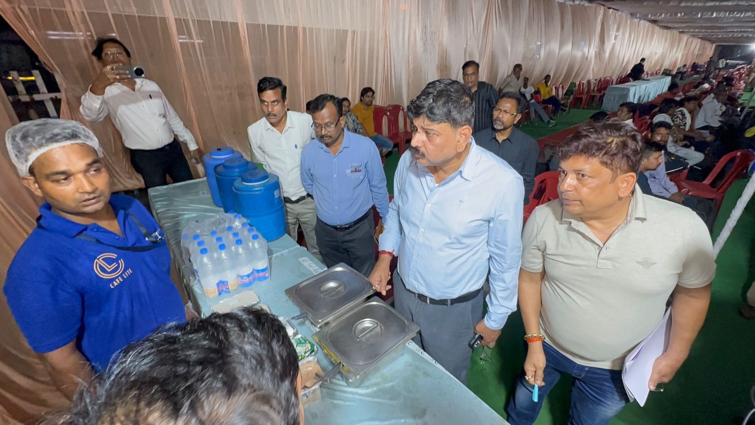 छठ पूजा पर स्टेशनों में यात्रियों की सुविधा के लिए विशेष तैयारी, DRM ने रायपुर स्टेशन पर त्योहारी सीजन में क्राउड मैनेजमेंट का लिया जायजा