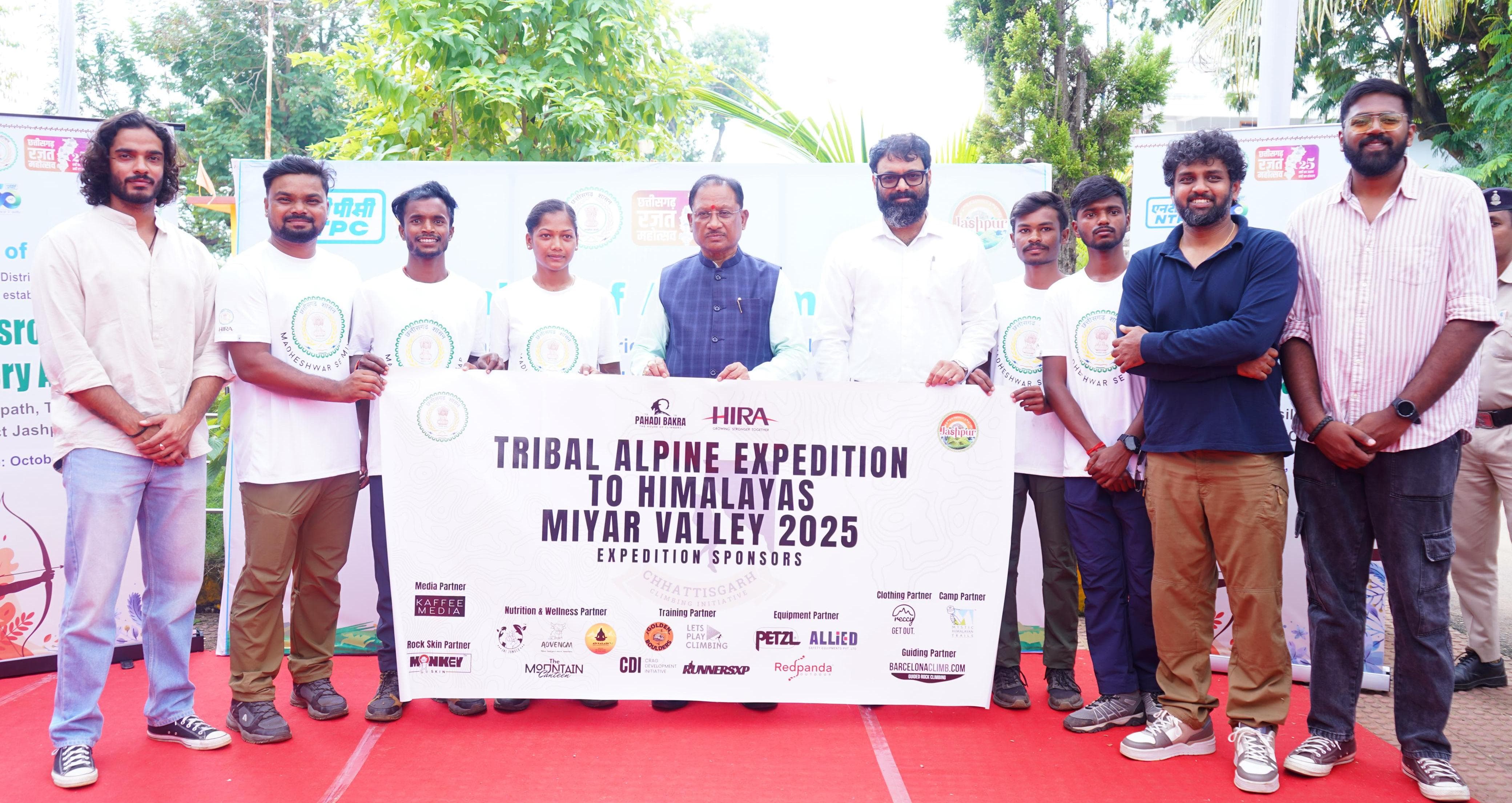 मुख्यमंत्री विष्णुदेव साय ने किया हिमालय अभियान के पर्वतारोहियों का सम्मान