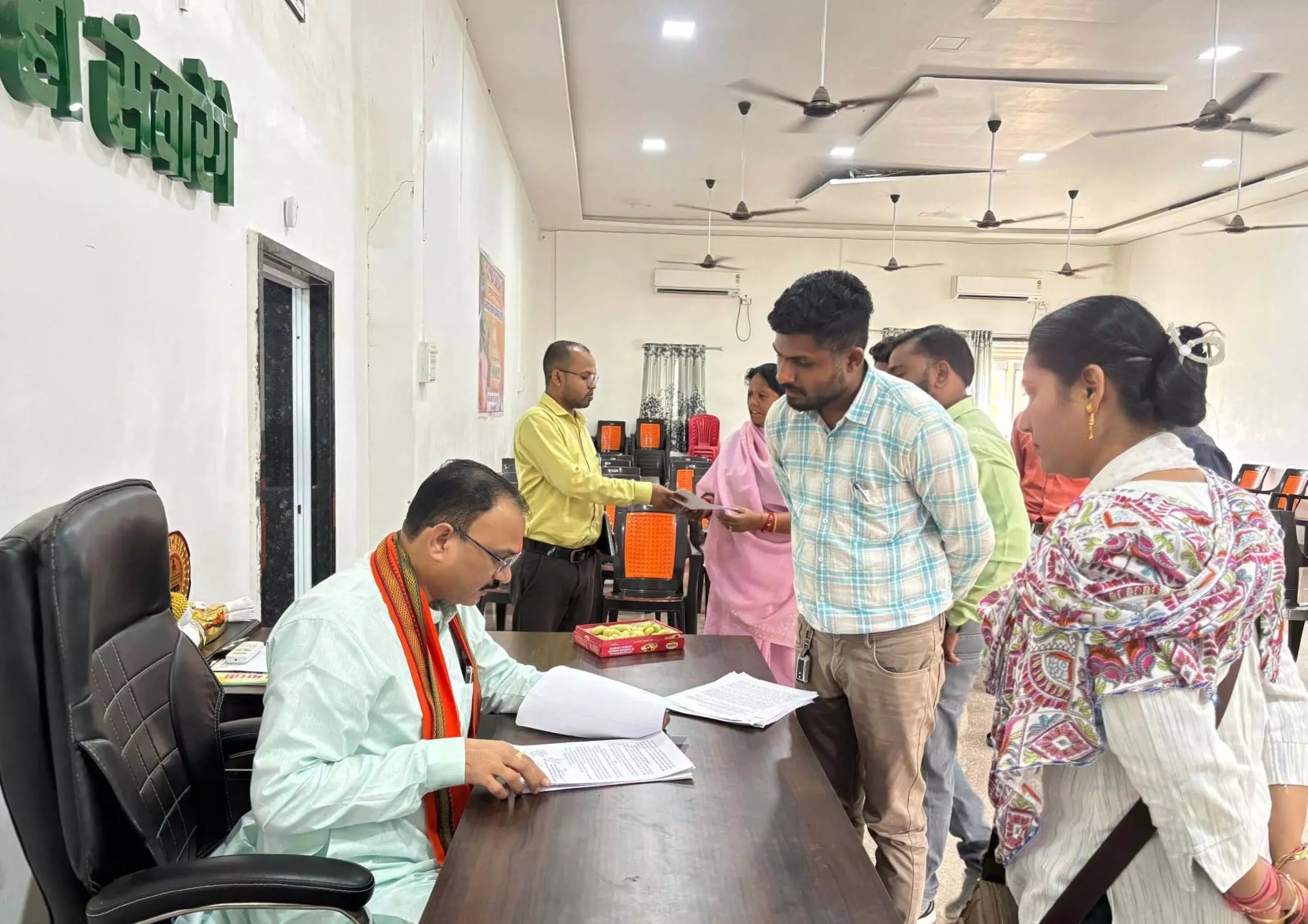 स्वास्थ्य मंत्री श्याम बिहारी जायसवाल ने रतनपुर में किया जनदर्शन  