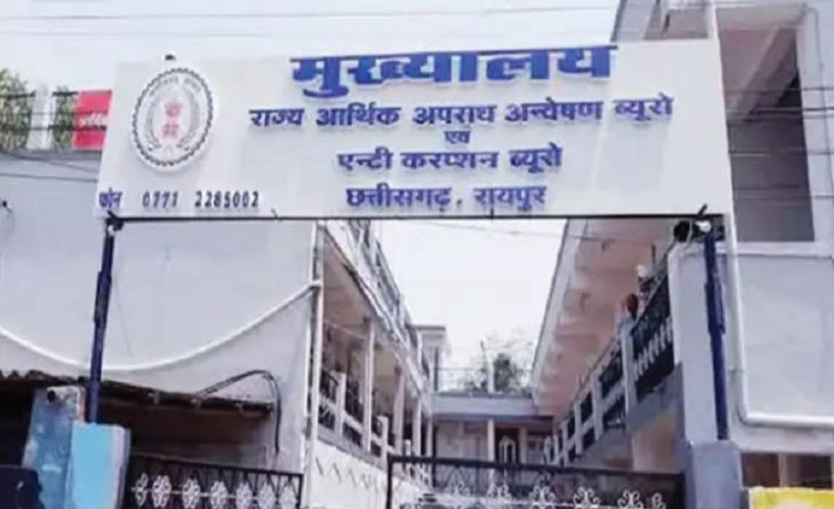 एसीबी&ndash;ईओडब्ल्यू की 12 ठिकानों पर एक साथ छापेमारी, ठेकेदारों और व्यापारियों के घरों में हड़कंप