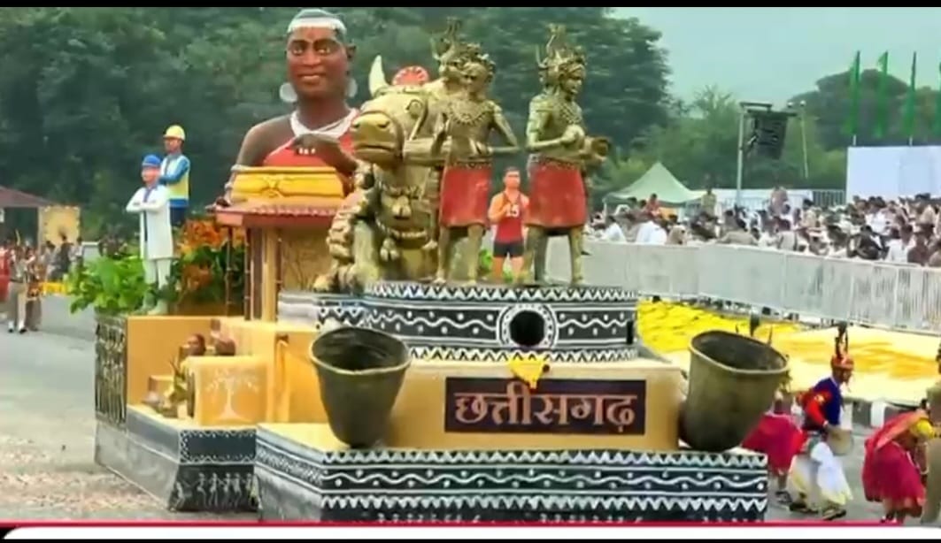 गुजरात की धरती पर बस्तर का सम्मान, एकता परेड में छत्तीसगढ़ की झांकी ने दिखाया विकास का नया मॉडल