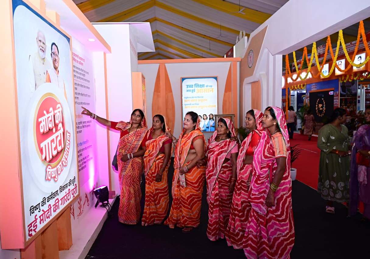 लोगों ने जनसम्पर्क विभाग की फोटो प्रदर्शनी को सराहा, राज्य की उपलब्धियों और योजनाओं की दिखी झलक