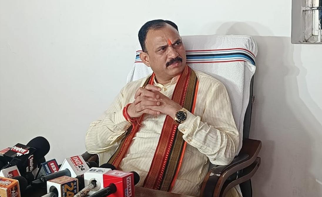 सरकारी अस्पतालों में अमानक दवाइयां मिलने का मामला: स्वास्थ्य मंत्री जायसवाल बोले- किसी भी प्रकार की लापरवाही नहीं की जाएगी बर्दाश्त