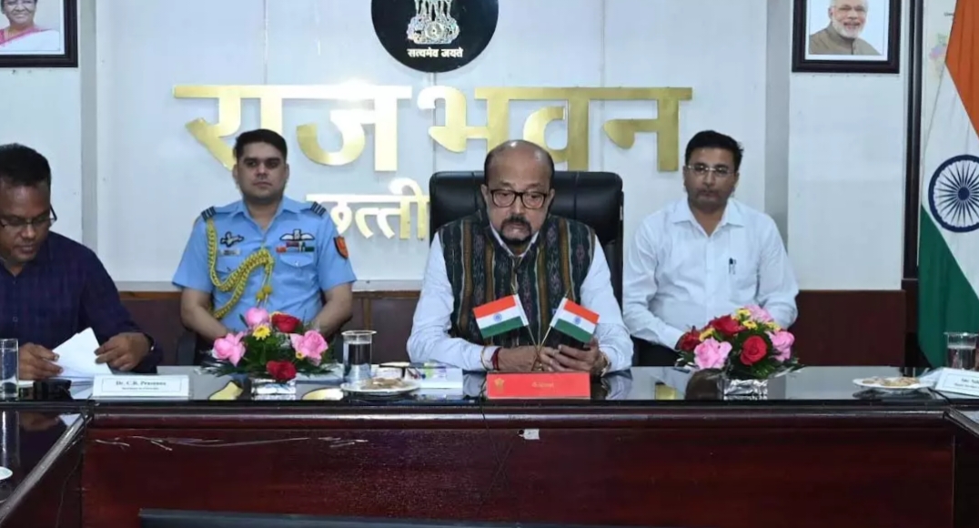 मानवीय संवेदना के साथ आकांक्षी क्षेत्रों में विकास कार्य करें : राज्यपाल रमेन डेका