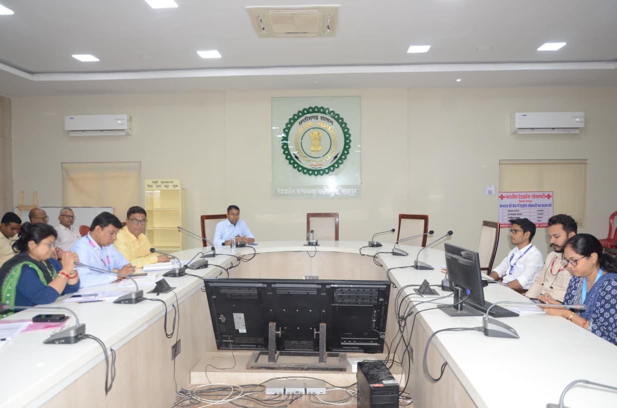 कलेक्टर डॉ. गौरव सिंह के निर्देश पर पीएम सूर्य घर मुफ्त बिजली योजना की साप्ताहिक प्रगति समीक्षा सीईओ जिला पंचायत कुमार बिश्वरंजन ने की