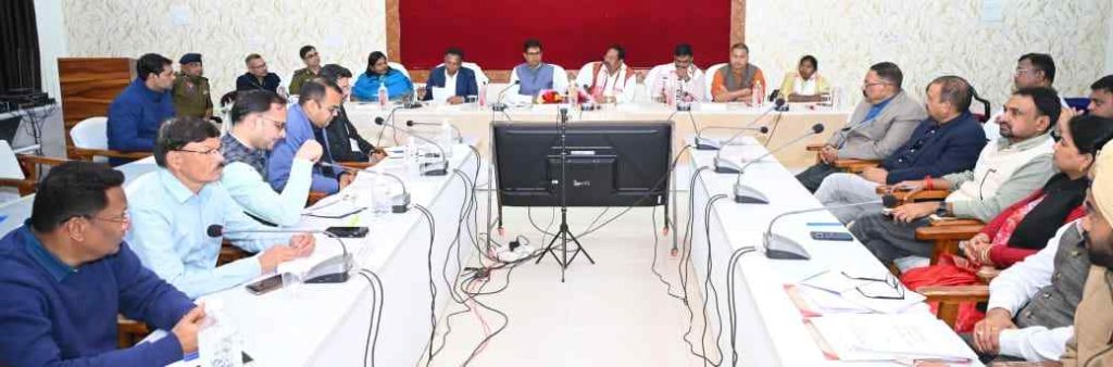 राष्ट्रपति द्रौपदी मुर्मू के प्रस्तावित अम्बिकापुर प्रवास की तैयारियों को लेकर वित्तमंत्री ओ.पी.चौधरी ने ली संभागस्तरीय समीक्षा बैठक