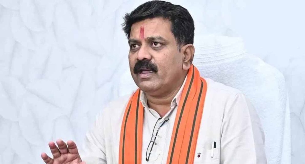 नक्सली मुठभेड़ पर गृह मंत्री विजय शर्मा का बयान, कहा- हिडमा समेत कई टॉप नक्सली के ढेर होने की सूचना, नक्सलवाद की समाप्ति की दिशा में बड़ा कदम