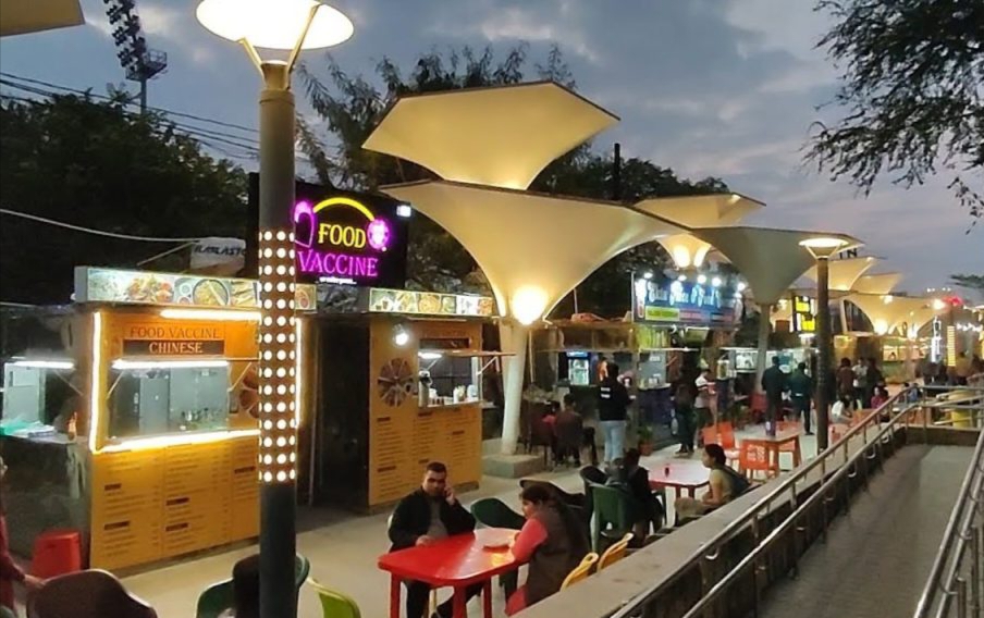 चौपाटी की शिफ्टिंग पर लगा ब्रेक, रेलवे ने दुकानदारों को नोटिस किया जारी