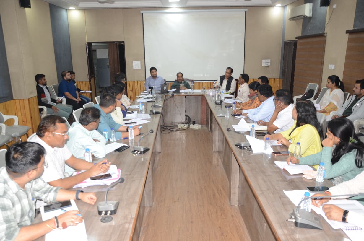 कलेक्टर ने अधिकारियों की बैठक लेकर विशेष गहन पुनरीक्षण प्रगति की समीक्षा की, इलेक्शन मोड में तेजी से कार्य करने के निर्देश