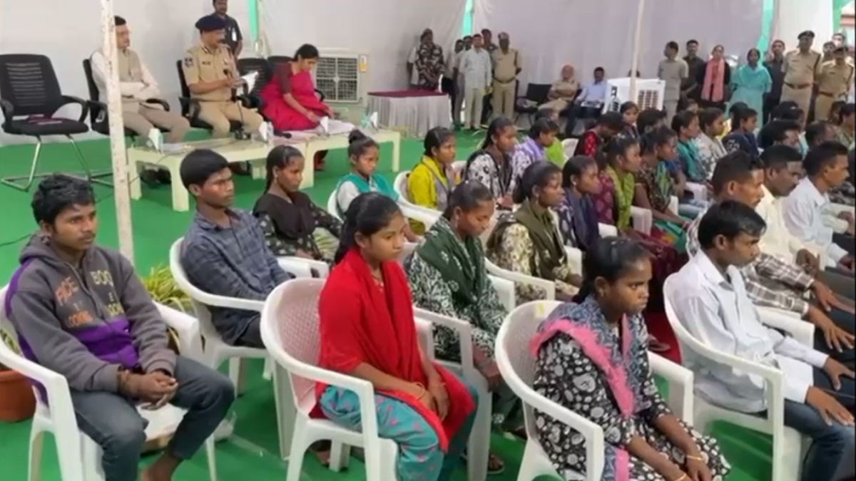 हिड़मा के करीबी एर्रा समेत 37 नक्सली मुख्यधारा में लौटे, 1.40 करोड़ का घोषित था इनाम