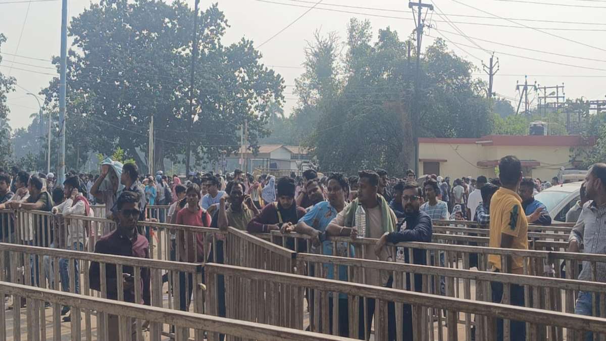 3 दिसंबर को रायपुर में होगा भारत-साउथ अफ्रीका वनडे मैच, टिकट लेने छात्रों की उमड़ी भारी भीड़