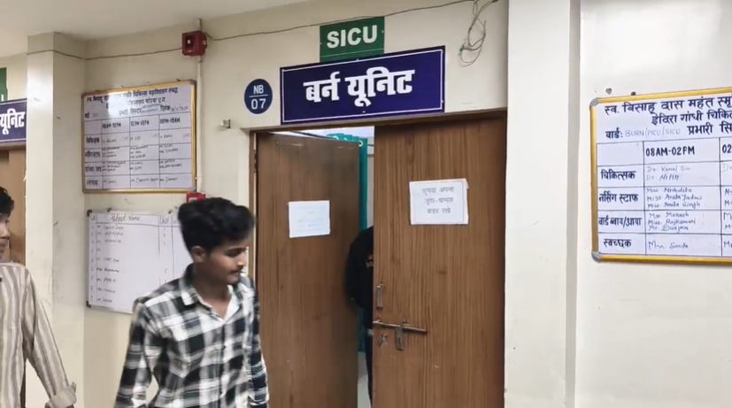 कोरबा रेलवे स्टेशन पर पेंटिंग करते समय ओएचई लाइन की चपेट में आया कर्मी, बुरी तरह से झुलसा