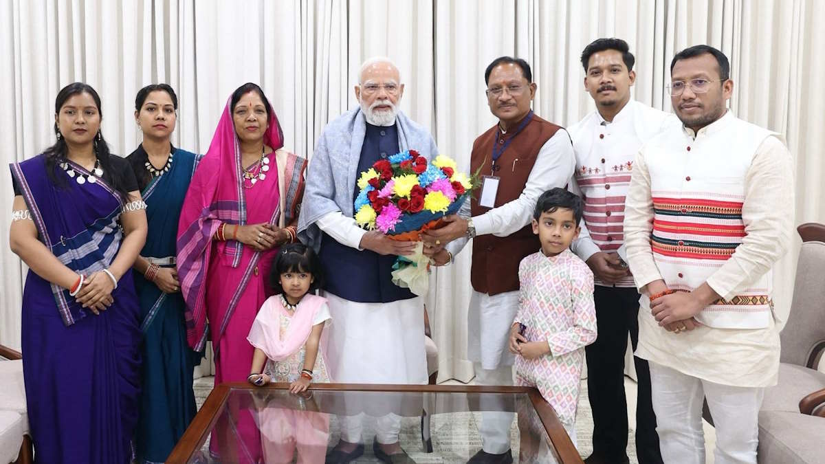 प्रधानमंत्री मोदी से सपरिवार मिले मुख्यमंत्री साय