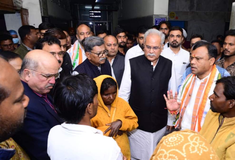 घायल किसान से मिलने मेकाहारा पहुंचा कांग्रेस डेलीगेशन: परिवार से भी की मुलाकात, सहायता का दिया आश्वासन