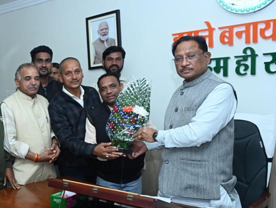 मुख्यमंत्री विष्णु देव साय से कुंभकार समाज के प्रतिनिधि मंडल की मुलाकात