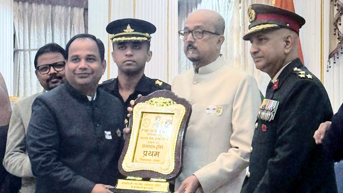 सशस्त्र सेना झंडा दिवस कोष के लिए किए सर्वाधिक 18 लाख रुपए संग्रहित, राज्यपाल रमेन डेका ने कलेक्टर डॉ. गौरव सिंह को किया सम्मानित&hellip;