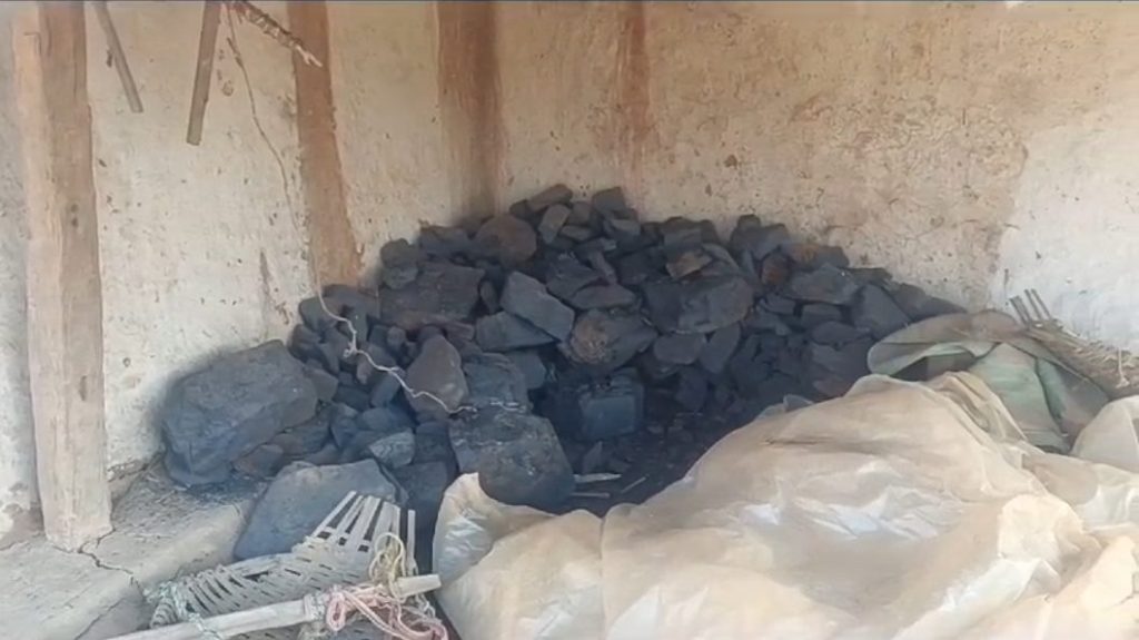 अवैध कोयला कारोबार पर पुलिस का एक्शन, 3 टन कोयला जब्त किया
