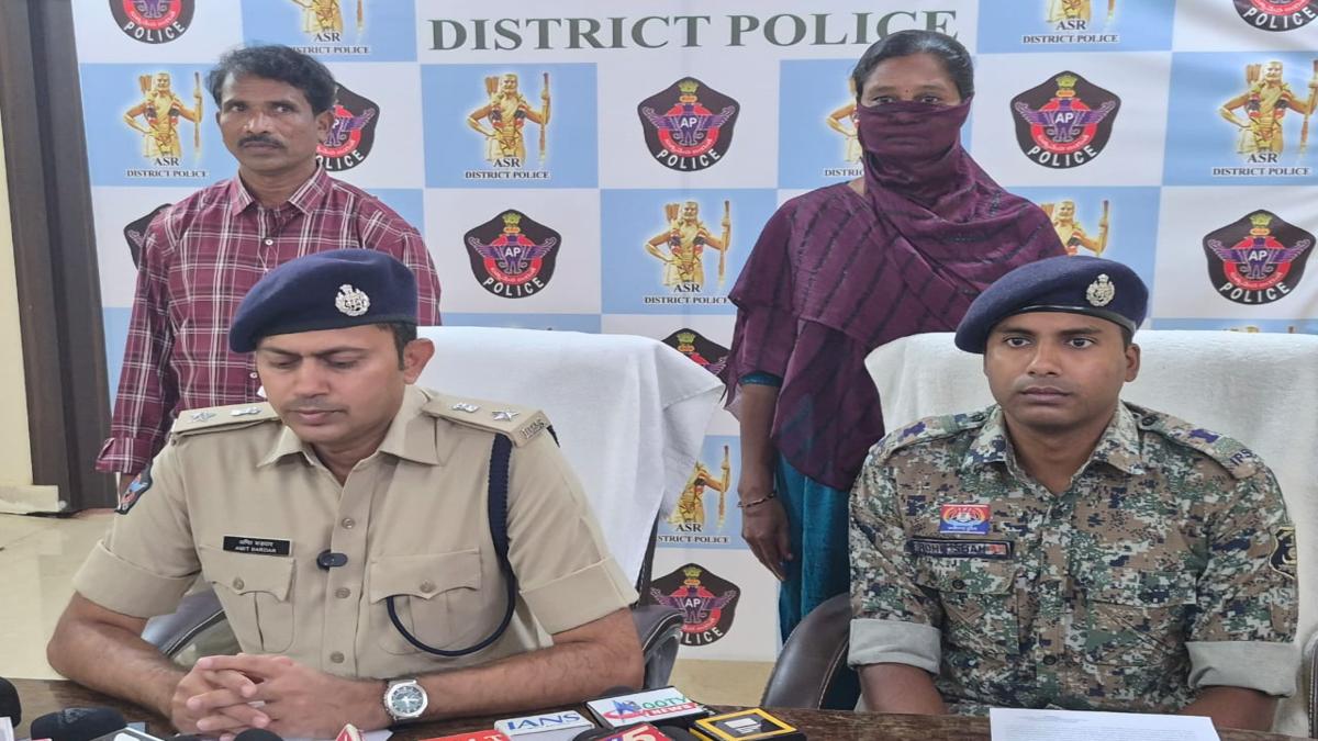 नक्सल संगठन को बड़ा झटका : खूंखार इनामी नक्सल दंपति ने किया सरेंडर